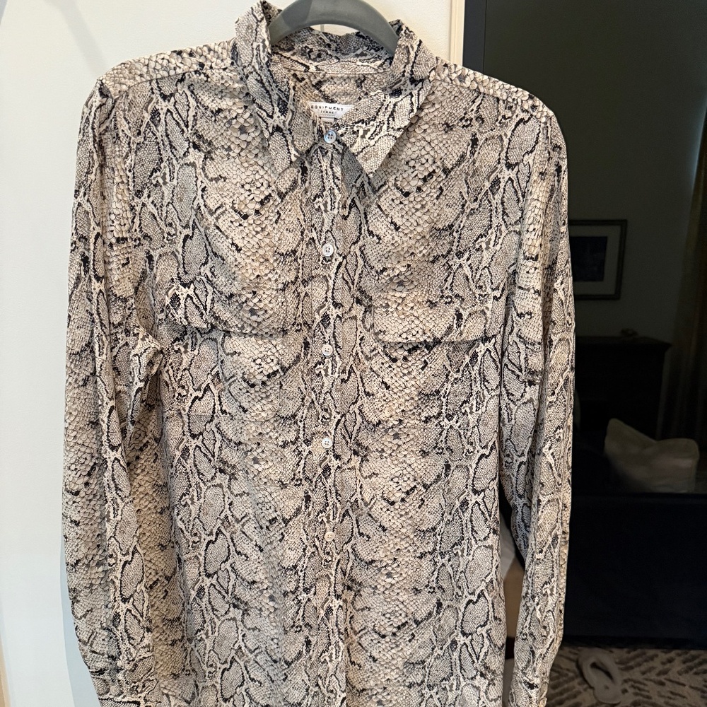 Equipment  Femme Silk Blouse L button down shirt